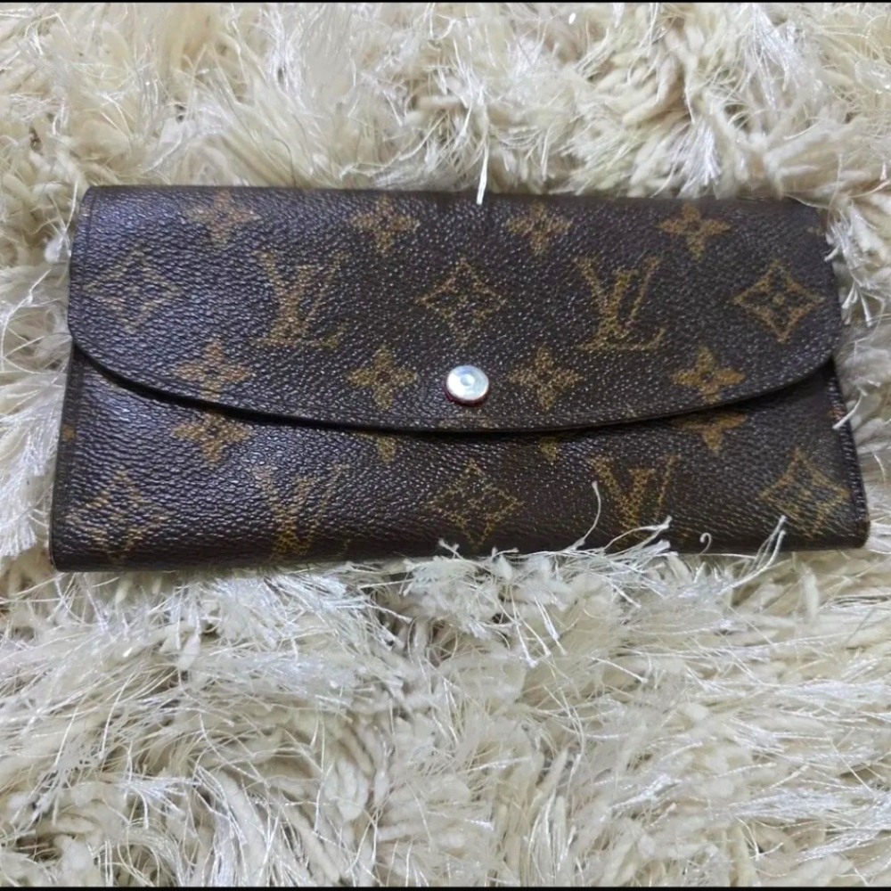 SOLD Louis Vuitton Monogram Emilee